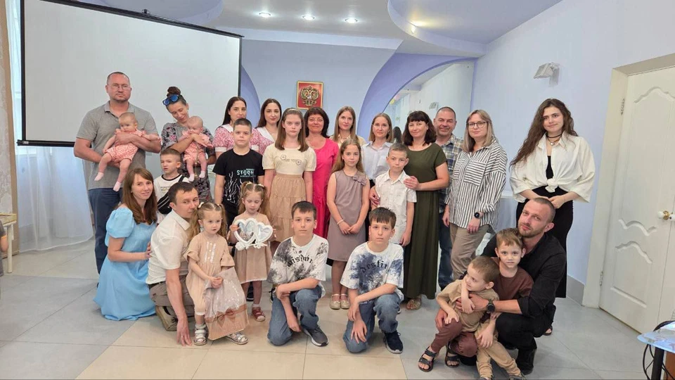 В ульяновском ЗАГСе отметили День близнецов. ФОТО: тг-канал Жанны Назаровой