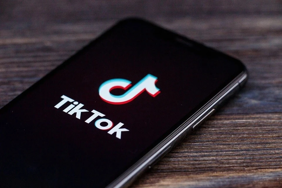 TikTok заблокировал популярный хештег, связанный с экстремальными диетами