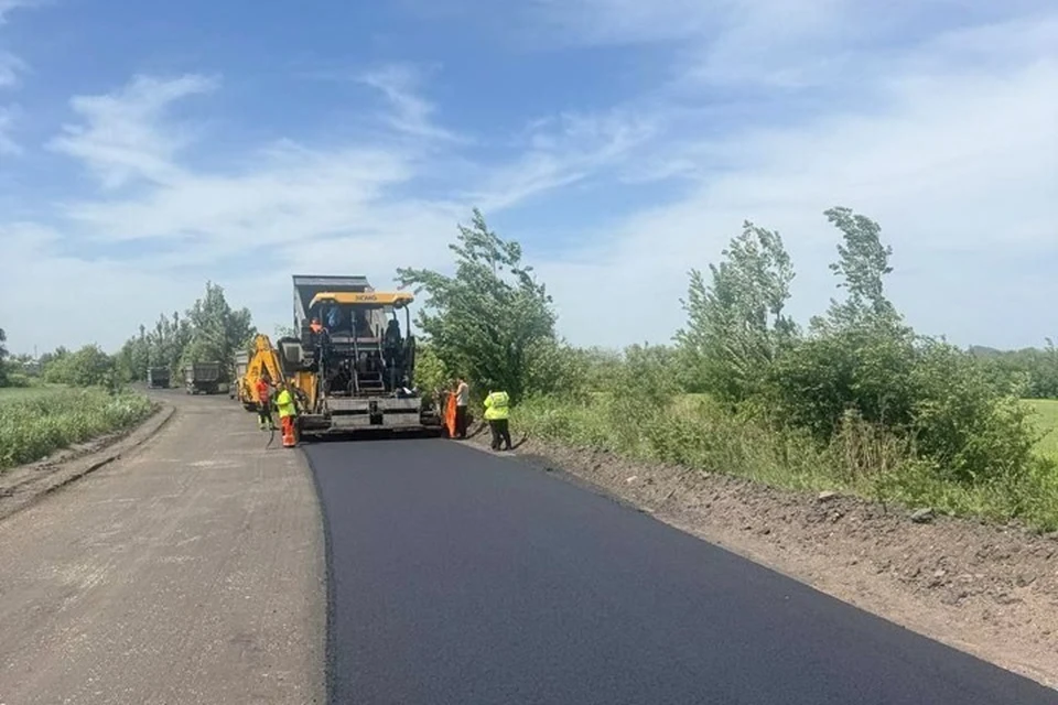 Завершается ремонт более 15 километров дорог в Снежном и Шахтерске. Фото: Служба автомобильных дорог Донбасса