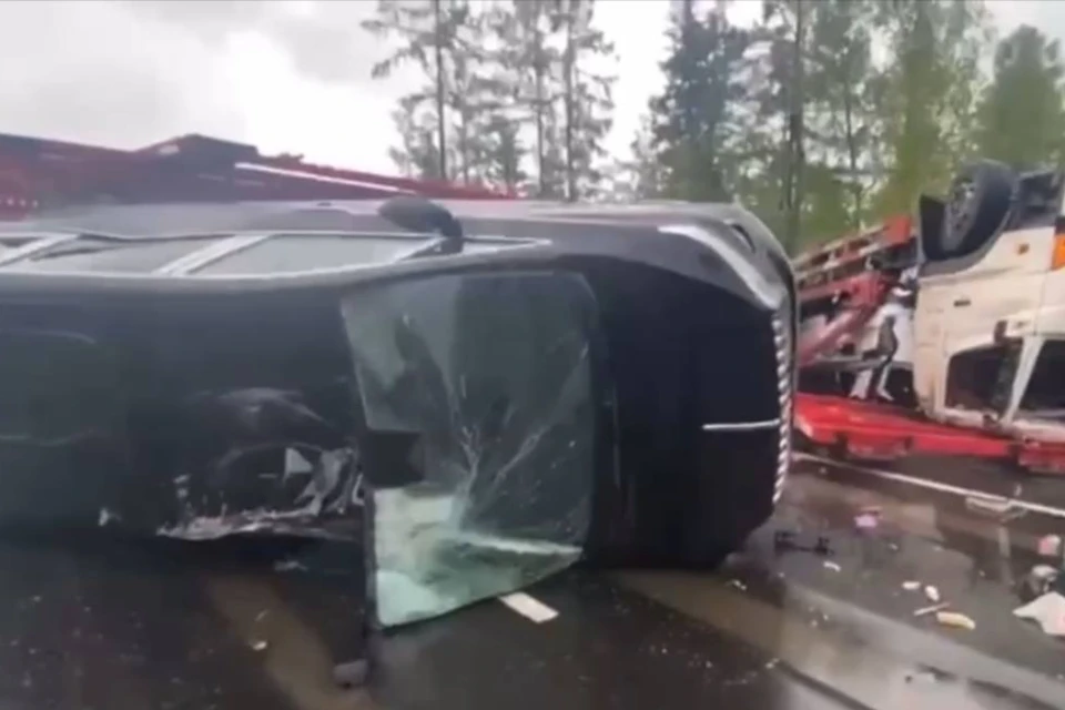 Автовоз с новыми машинами перевернулся под Нижнеудинском.