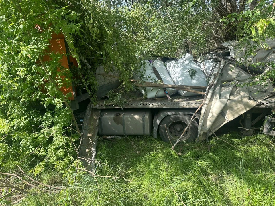 Грузовик после ДТП.