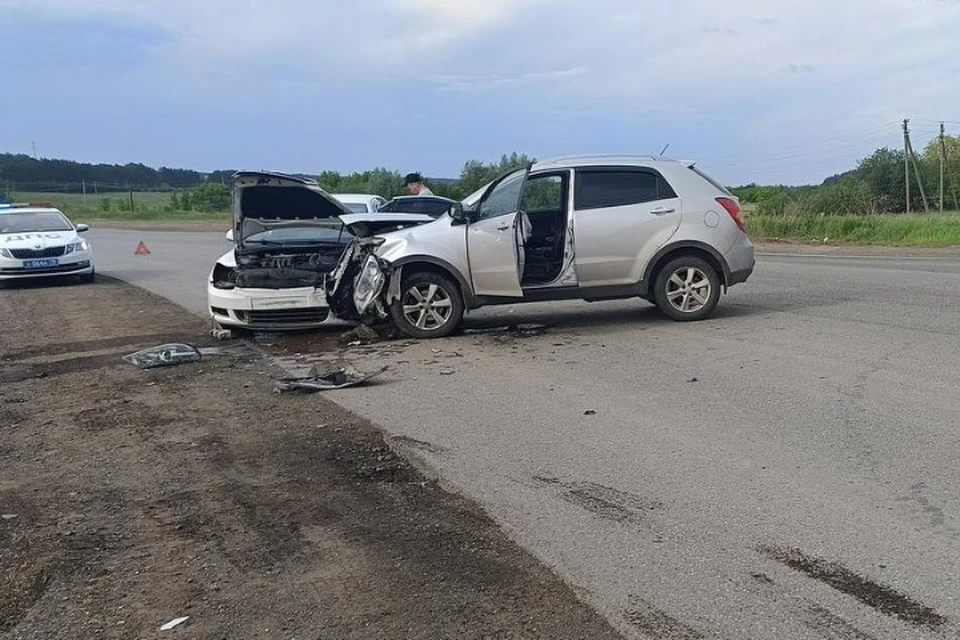 Детей увезли в больницу. Фото: Госавтоинспекция Удмуртии