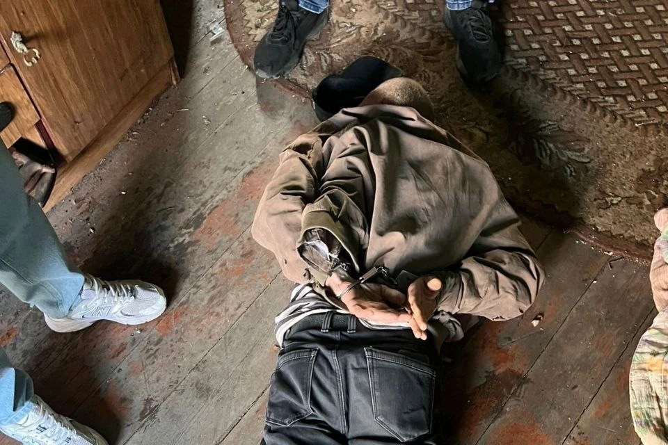 Сотрудники уголовного розыска оперативно задержали ранее судимого 52-летнего местного жителя.