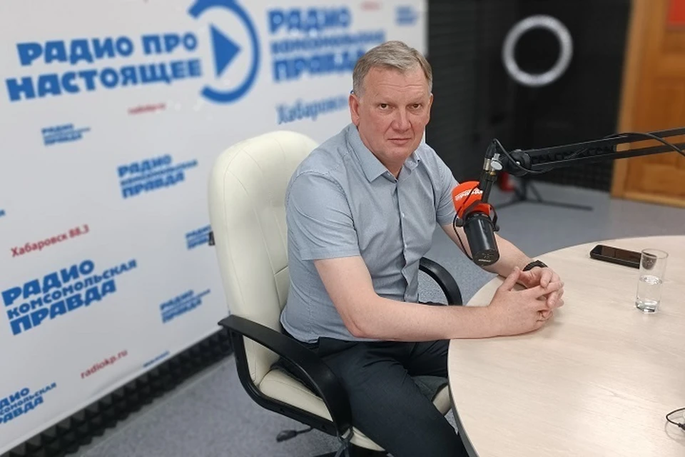 Алексей Кандалинцев в студии радио «Комсомольская правда - Хабаровск»