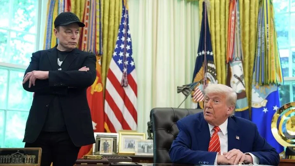 Между Маском и Трампом произошла публичная перепалка из-за предложенного президентом США бюджетного проекта. Фото: © AP Photo / Evan Vucci