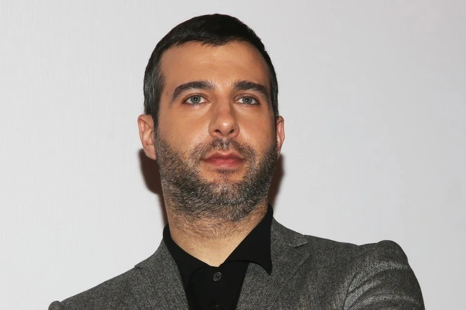 РИА: в Гатчине отменили показ фильма «Во сне ты горько плакал» с Иваном Ургантом