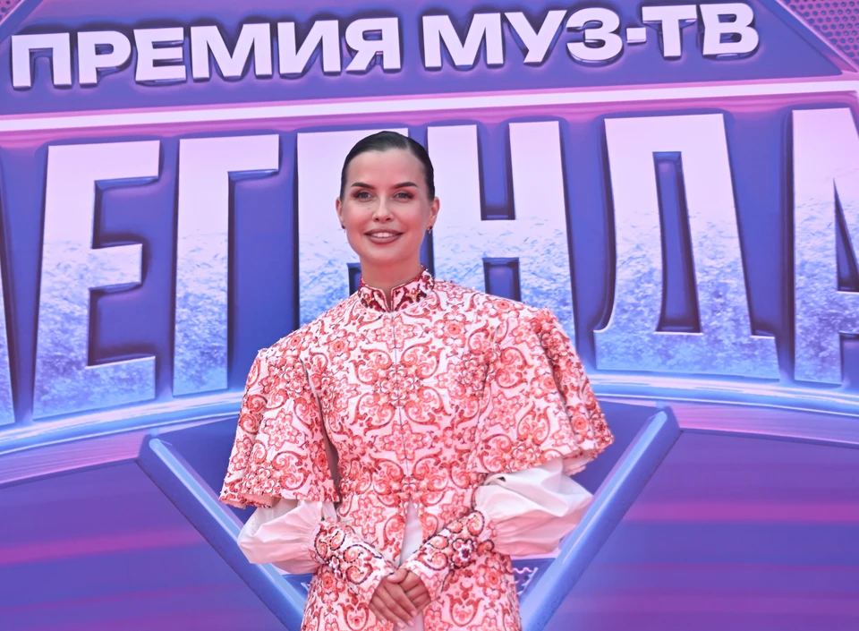 Татьяна Куртукова появилась на Премии МУЗ-ТВ 2025 в русском костюме