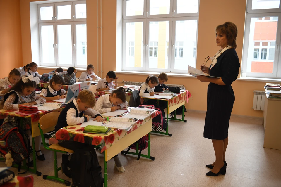 Учителям предлагают меньшие зарплаты, чем им бы хотелось