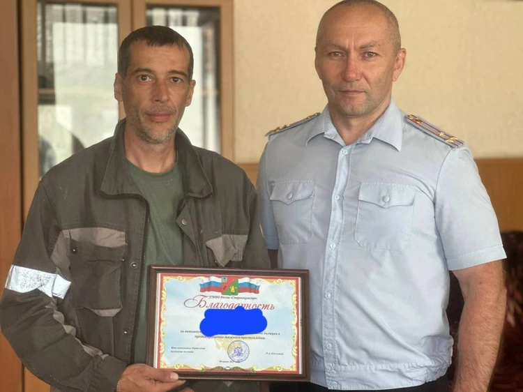 «Очень нервничала и постоянно отвечала на звонки»: таксист помешал аферистам обобрать пассажирку