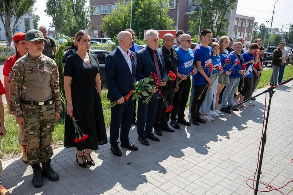 В Мариуполе почтили память выдающегося металлурга Владимира Бойко. Фото: ТГ/Моргун