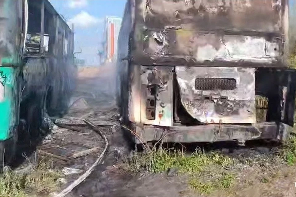 В Иркутске на улице Дыбовского загорелись два автобуса