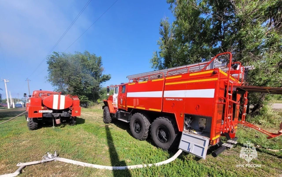 В селе Сухая Ольшанка Чернянского района загорелся жилой дом. Предположительно, причиной происшествия стало нарушение правил монтажа электрооборудования.