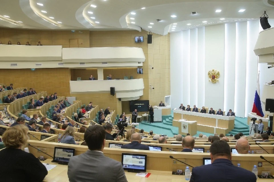 В ближайшее время закон будет направлен на рассмотрение в Совет Федерации, а затем поступит на подпись Президенту России. Фото: Совет Федерации