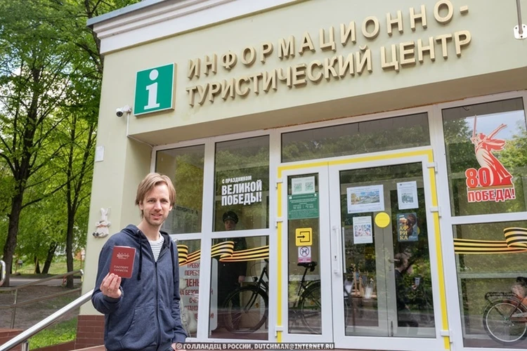 Дмитрий Артюхов вместе с голландским блогером отправился в гости к тундровикам Ямала