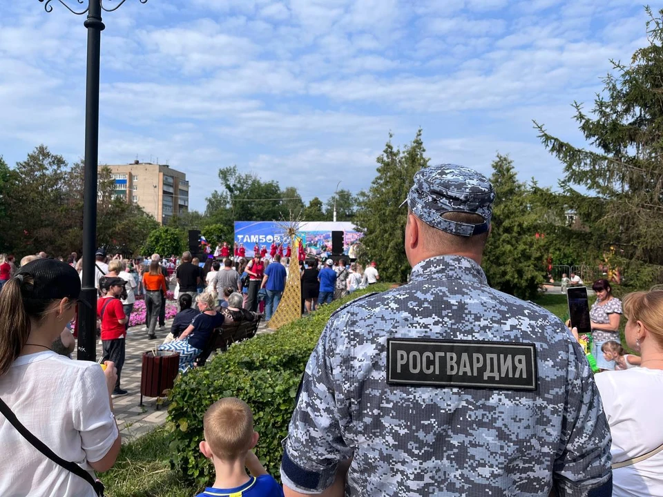 Правохранители дежурили у праздничных площадок