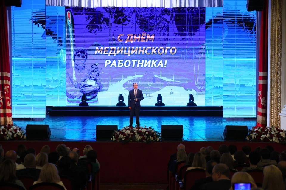 Вениамин Кондратьев поздравил медиков. Фото: https://admkrai.krasnodar.ru