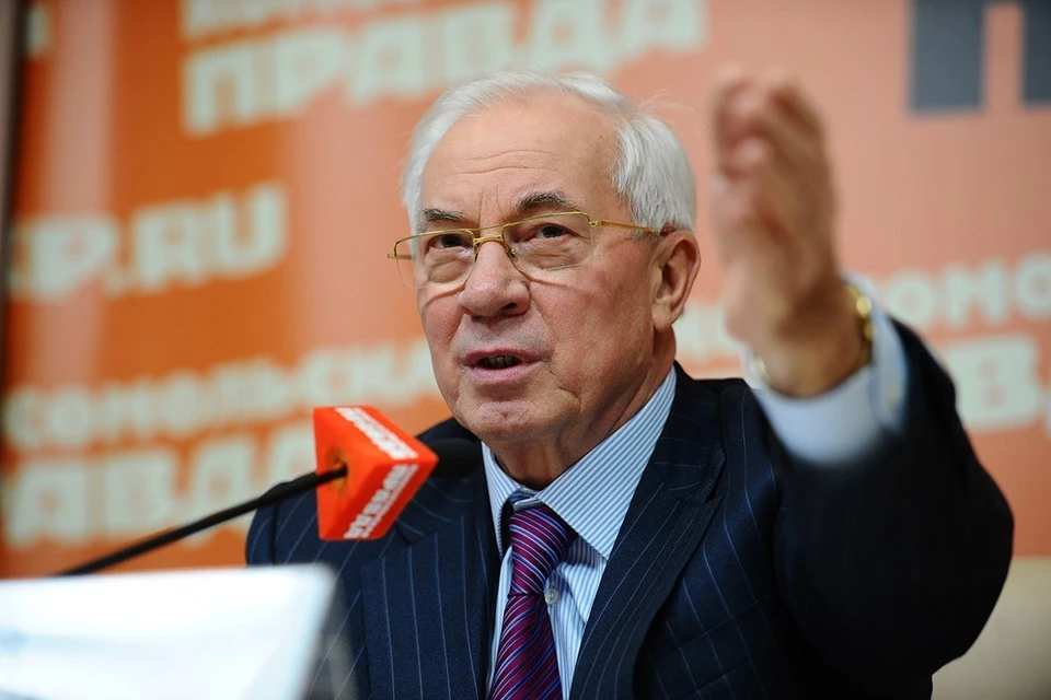 Экс-премьер Украины Азаров: У Киева остались деньги только на теракты