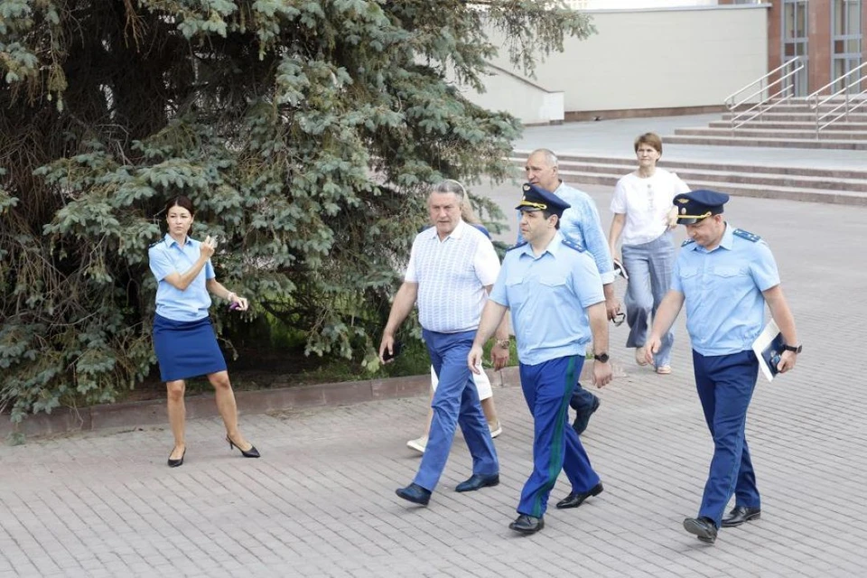 Прокуратура проверила ход работ и потребовала ускорить темпы. Фото: Законодательное собрание по Новосибирской области.