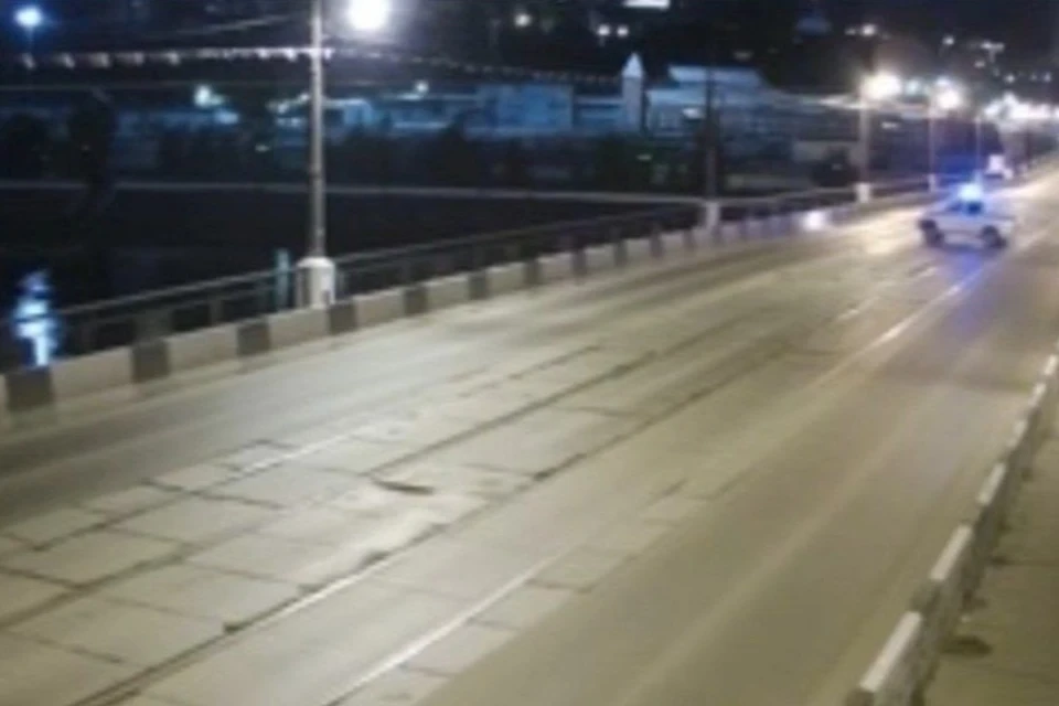 В Иркутске полицейские отговорили женщину прыгать с Глазковского моста