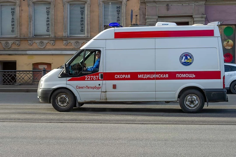 После столкновения пострадавшей потребовалась помощь медиков.