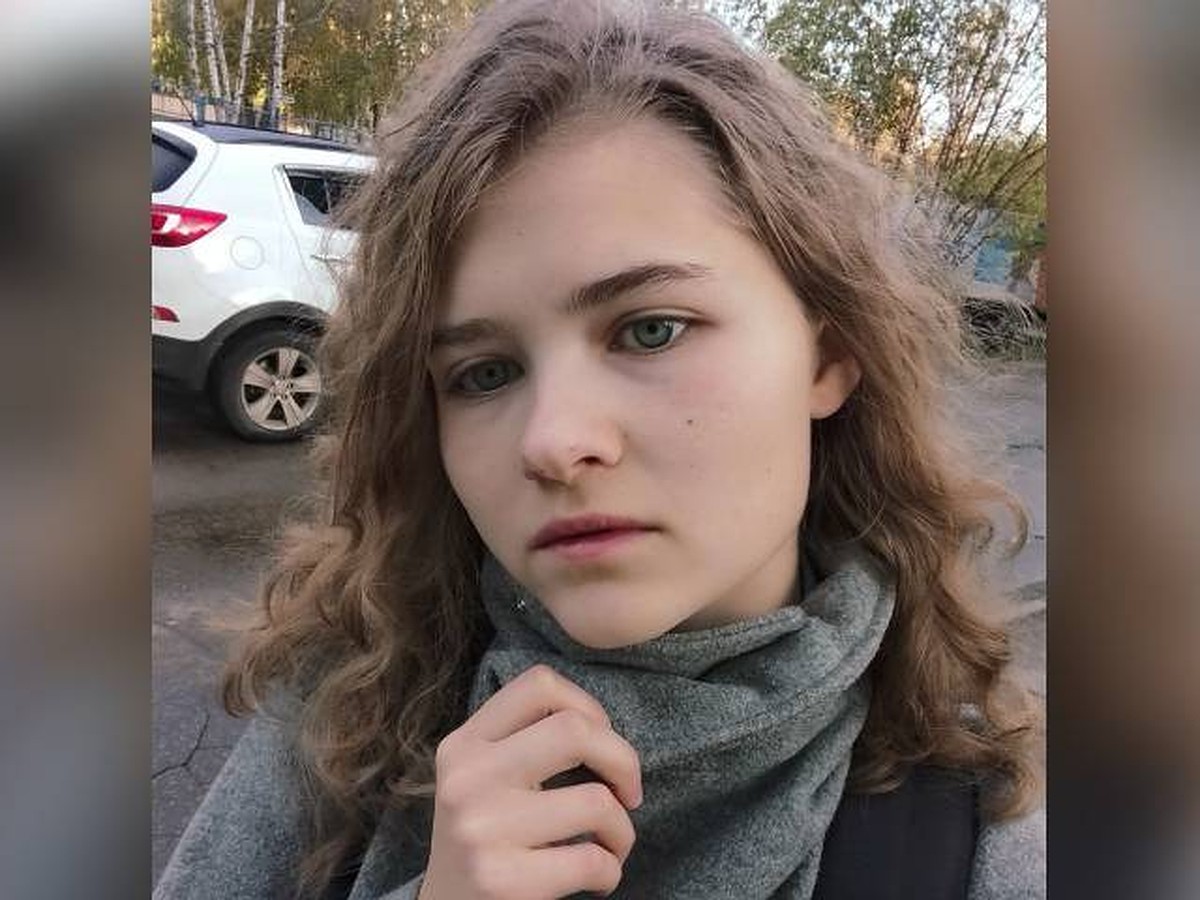 Шұлық киген жалаңаш қыздар, жеке үйдегі суреттер