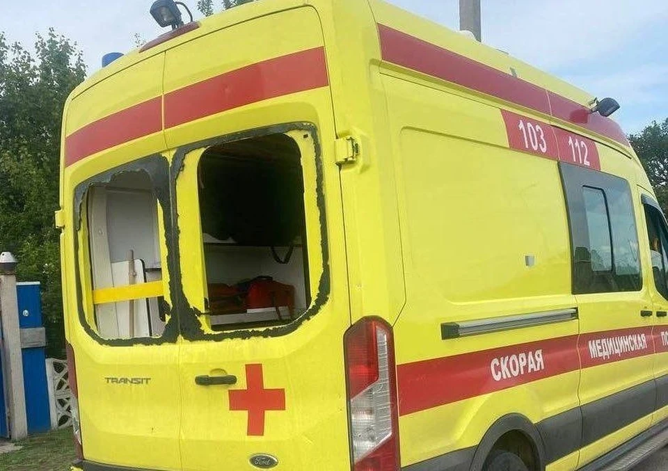 после атаки дронов ВСУ госпитализированы трое сотрудников "скорой" и водитель автобуса