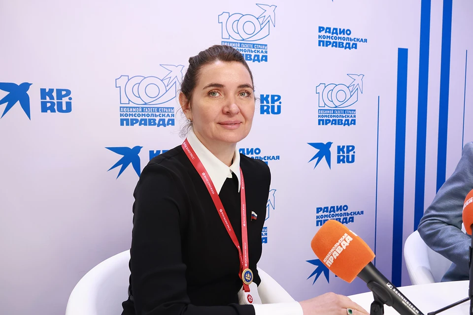 Сенатор Юлия Лазуткина, сенатор, представитель от законодательного собрания Пензенской области, член комитета по социальной политике