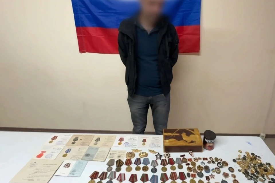 Подозреваемый спрятал чужие награды в мусорной куче Фото: ТГ-канал Ирины Волк
