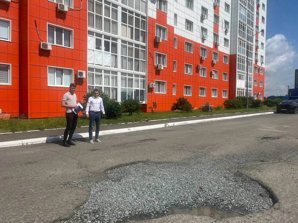 Депутаты проследят, чтобы ремонт был качественным. Фото: Единая Россия.