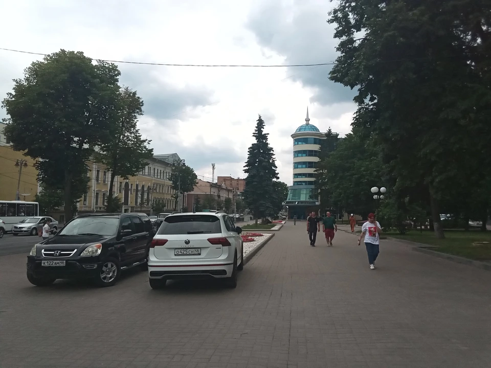 Курян призывают сообщать о парковках в неположенном месте