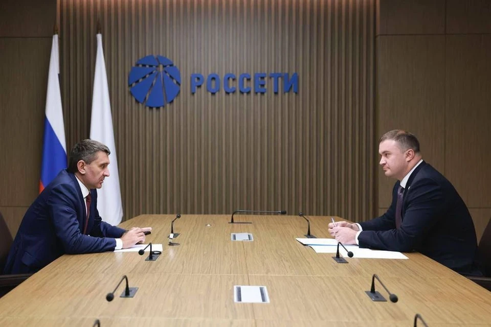 Гендиректор ПАО «Россети» Андрей Рюмин и губернатор Виталий Хоценко. Фото: предоставлено ПАО «Россети»
