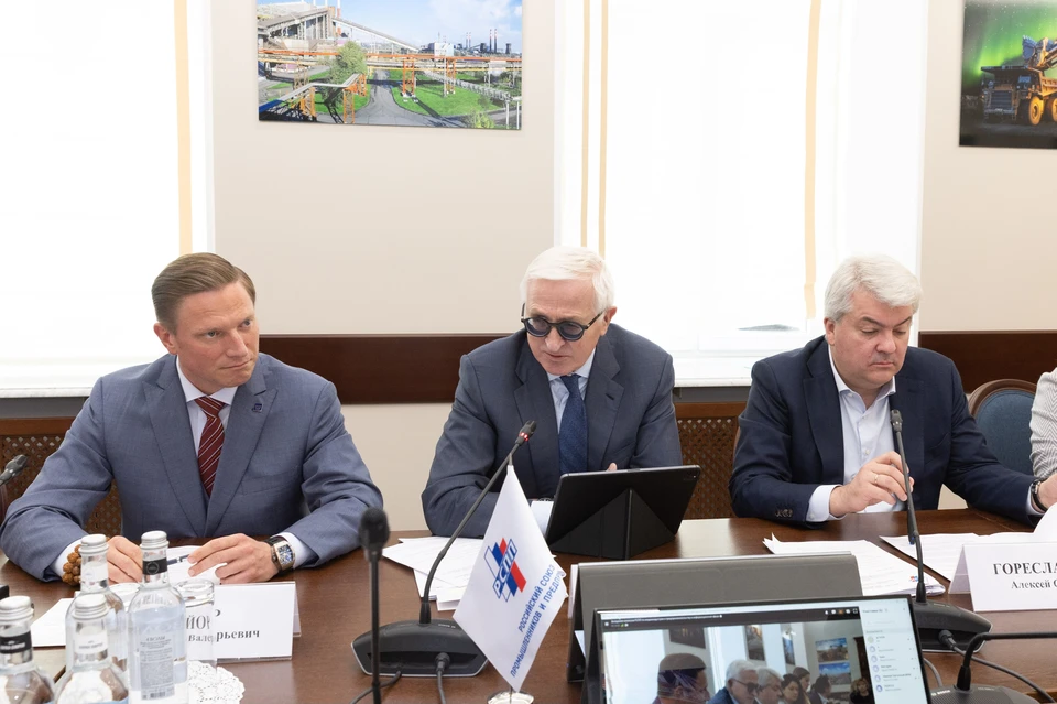 Группа создана по инициативе медиахолдинга МАЕР