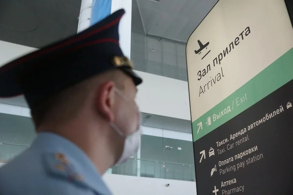 Работа аэропорта пока приостановлена