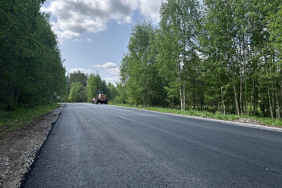 На данный момент выполнено 50% запланированных работ по восстановлению дорожного покрытия, и завершение ремонта ожидается до конца августа. Фото: правительство Кировской области