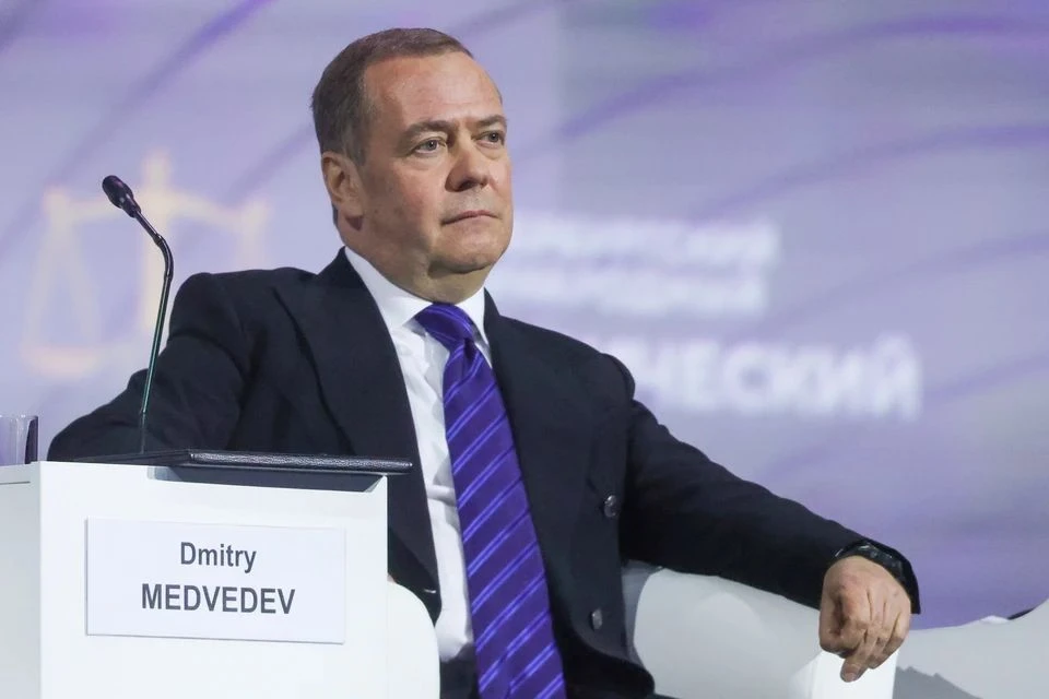Медведев предположил, что буферная зона на границе РФ может стать не буферной