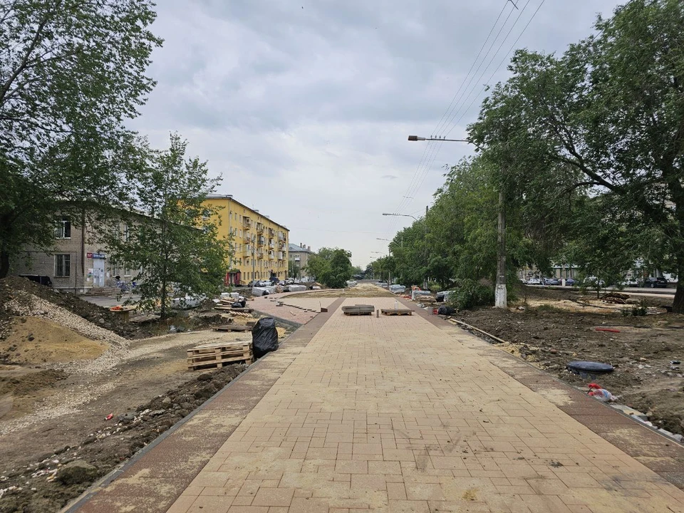 Дорожки на бульваре готовы на 80%.