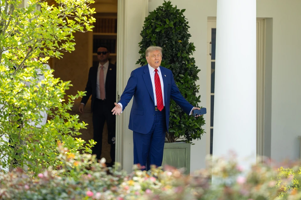 Трамп заявил, что прекратил работу над ослаблением санкций против Ирана