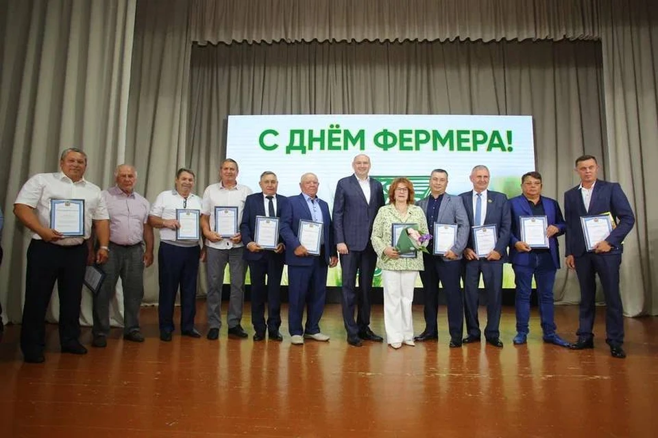 В области работает около 2500 крестьянских (фермерских) хозяйств и индивидуальных предпринимателей.