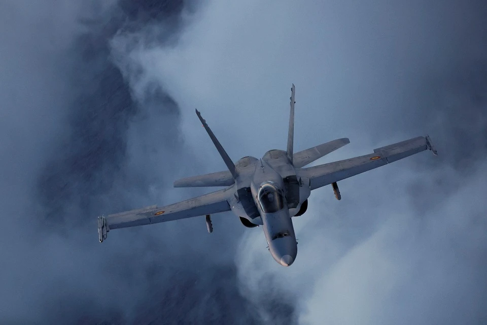 Российская авиация затмевает Украину: устаревшие F-16 у ВСУ не способны сражаться против современных истребителей
