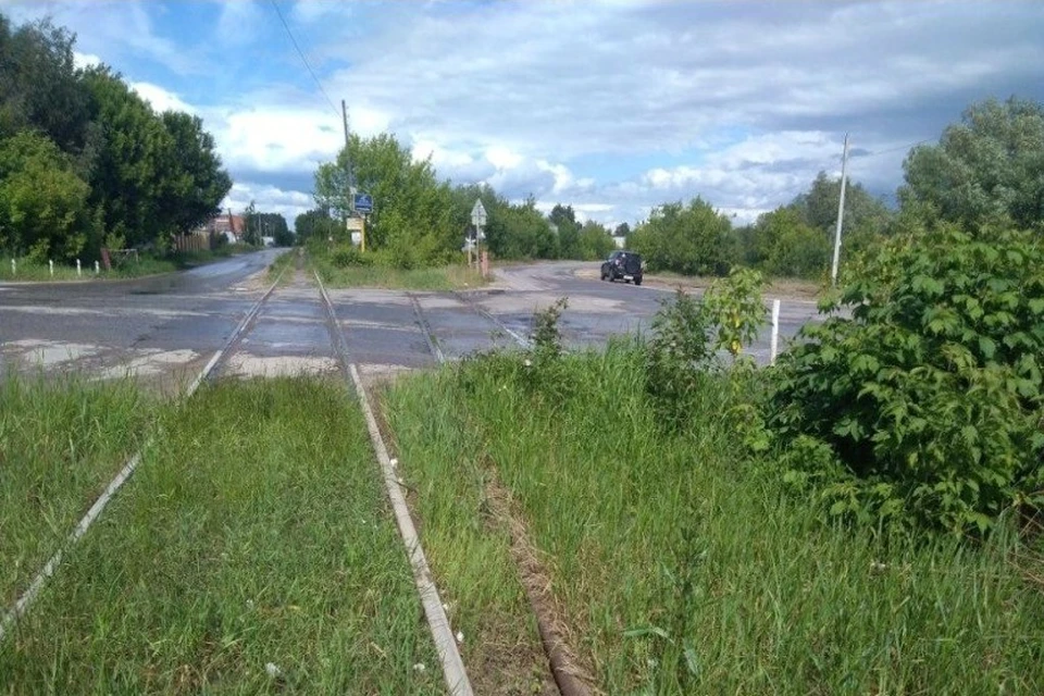 Фото из аукционной документации. Сейчас железная дорога на пересечении с автомобильной закатана в асфальт.