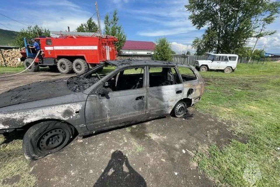 В Жигалово мужчина получил серьезные ожоги при попытке спасти горящую машину.