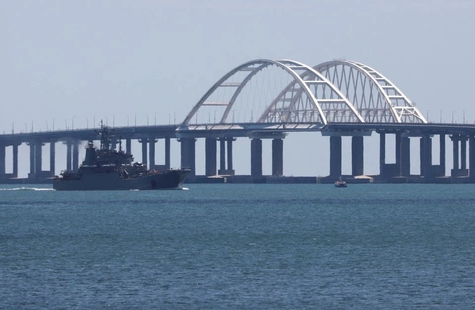 В очереди перед Крымским мостом со стороны Керчи стоят 180 авто