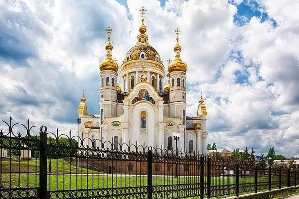 Храм святых благоверных Петра и Февронии по праву считается одним из красивейших православных сооружений и архитектурной жемчужиной Донецка. Фото: ТГ/Кулемзин