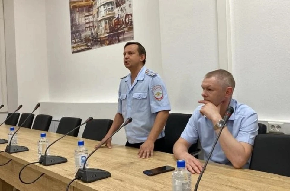 Константин Винокуров (слева) написал рапорт после скандального заявления Фото: УМВД Екатеринбурга
