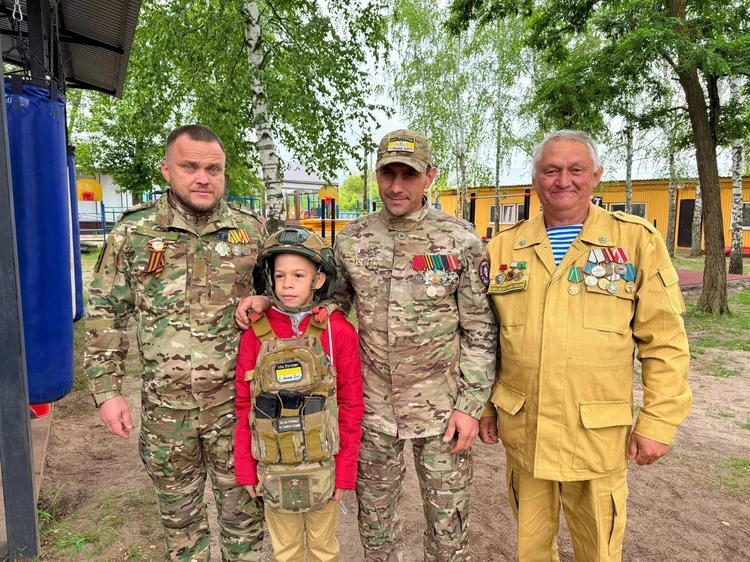 Ветеран СВО  провел урок мужества в детском оздоровительном лагере «Альбатрос»