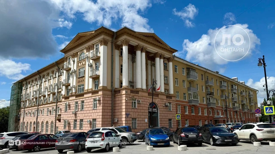 Строение отличается особым архитектурным стилем и является одним из знаковых мест областного центра.