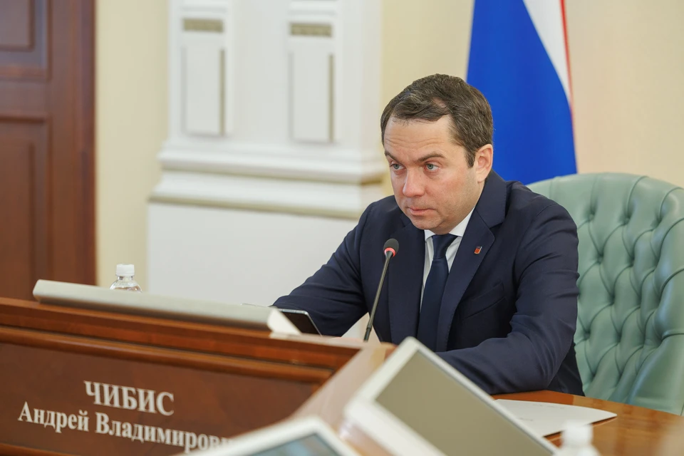 Оперативное совещание в правительстве Мурманской области 7 июля губернатор Андрей Чибис начал с комментария по трагедии, которая случилась утром 6 июля во время забега в Хибинах. Фото: Правительство Мурманской области