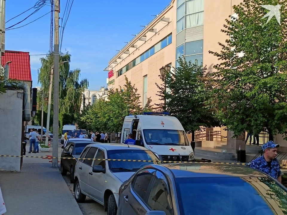 Взрыв произошел в баре у ТРЦ « Малина».
