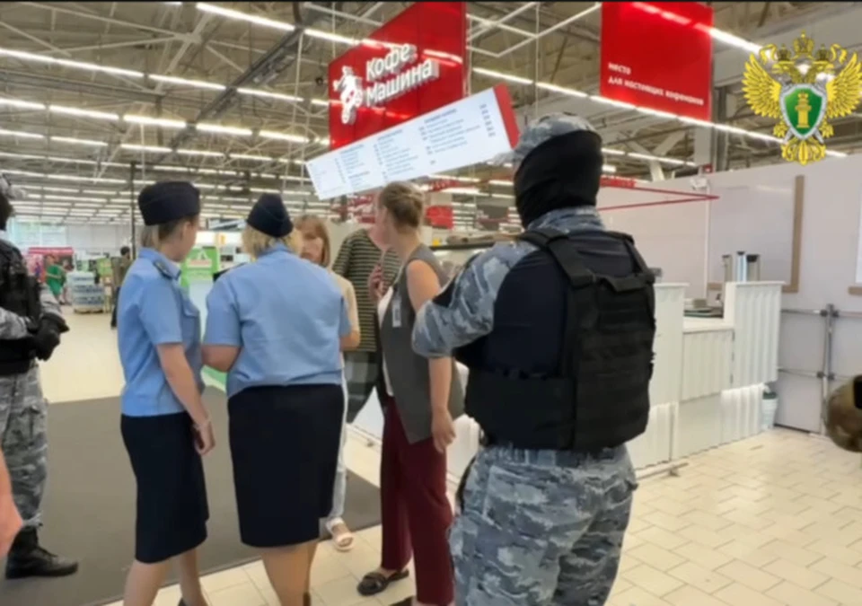 Суд постановил запретить эксплуатацию магазина до устранения нарушений. Фото: принтскрин видео прокуратуры Приморского края.