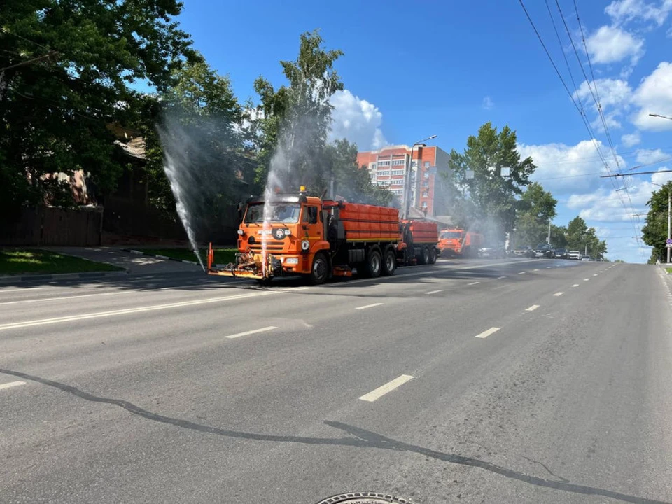 В Туле продолжаются комплексные уборочные работы на улицах города.